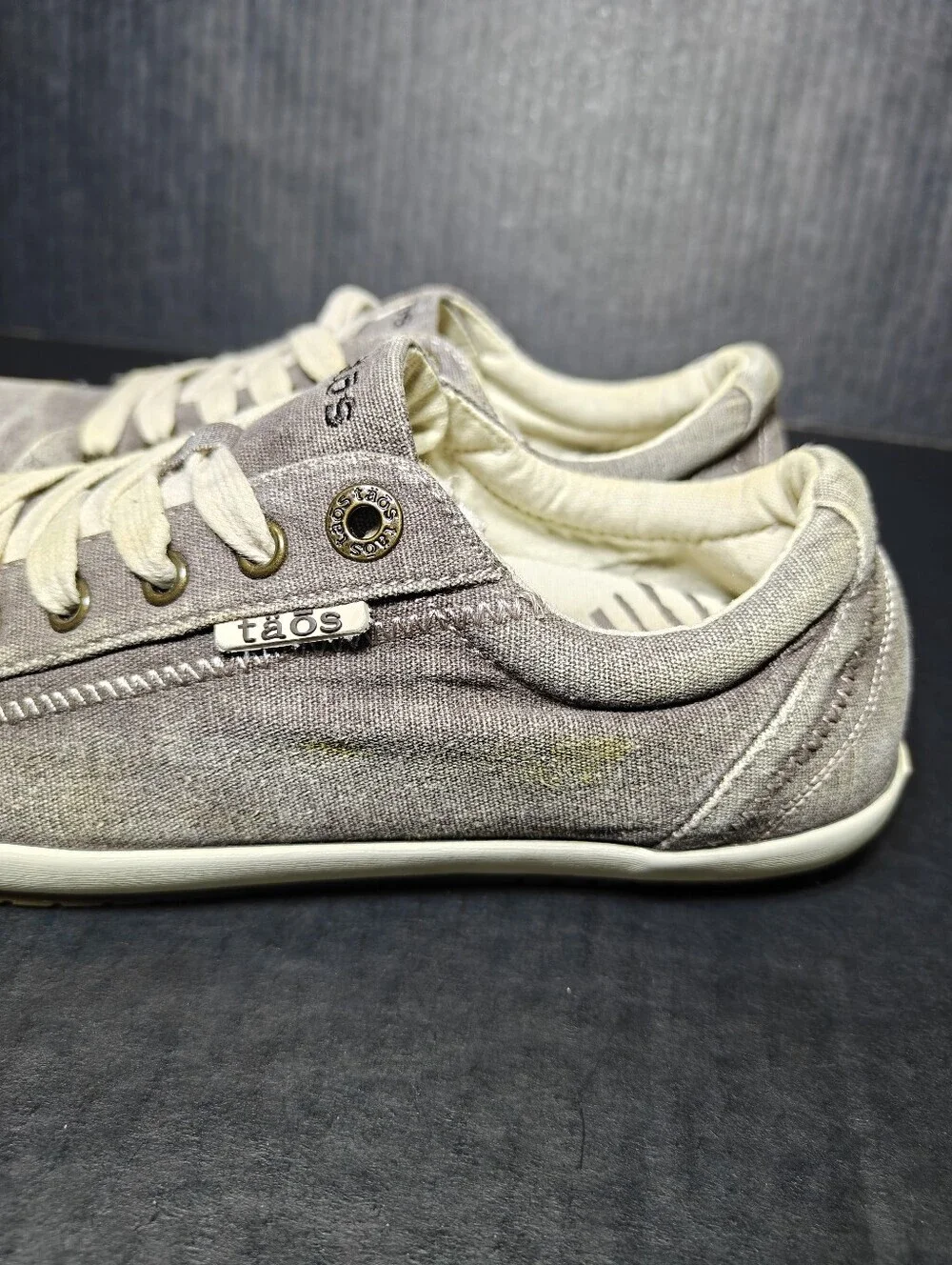 Taos Star Low Top Taupe Khaki Casual Canvas Lace Up Sneaker Flats Women's Size 9